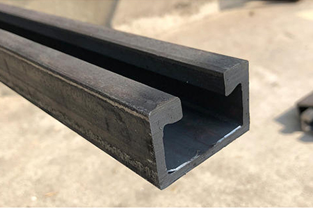 Cutting metal pipes